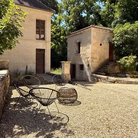 Апарт-отель La Maison Noire De Fontbelle