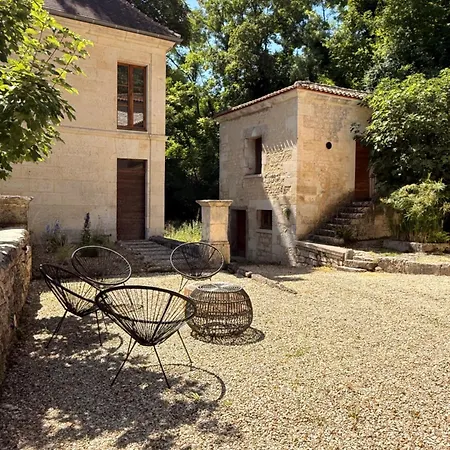 Apartahotel La Maison Noire De Fontbelle