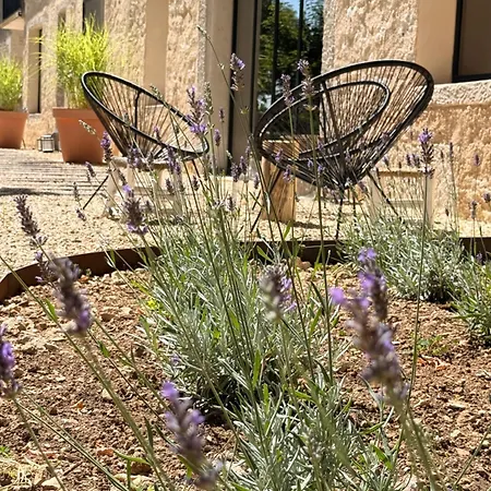 Lägenhetshotell La Maison Noire De Fontbelle 3*
