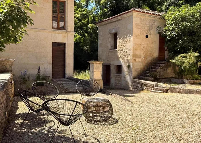 Apartahotel La Maison Noire De Fontbelle